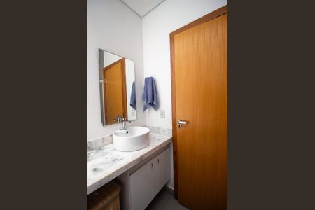 Casa de condomínio para alugar com 369m², 4 quartos e 2 vagasBanheiro da Suíte 1