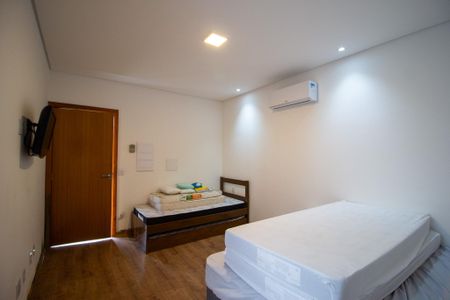 Casa de condomínio para alugar com 369m², 4 quartos e 2 vagasSuite 3