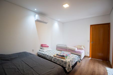 Casa de condomínio para alugar com 369m², 4 quartos e 2 vagasSuite 4