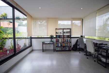 Casa de condomínio para alugar com 369m², 4 quartos e 2 vagasEscritorio 