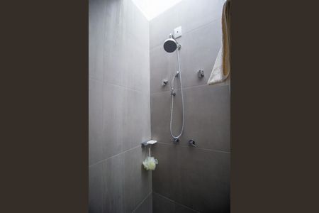 Casa de condomínio para alugar com 369m², 4 quartos e 2 vagasBanheiro da Suíte 2