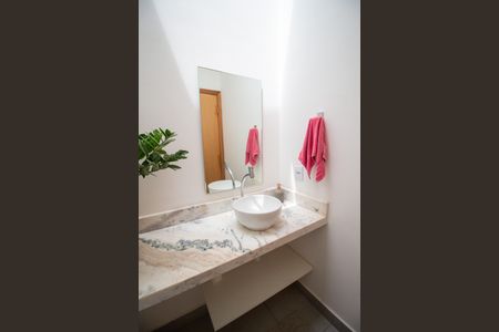 Casa de condomínio para alugar com 369m², 4 quartos e 2 vagasLavabo 