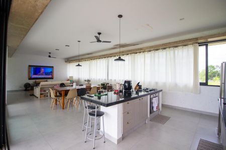 Casa de condomínio para alugar com 369m², 4 quartos e 2 vagasCozinha 