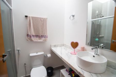 Casa de condomínio para alugar com 369m², 4 quartos e 2 vagasBanheiro da Suíte 4