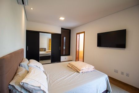 Casa de condomínio para alugar com 369m², 4 quartos e 2 vagasSuite 1