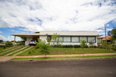 Casa de condomínio para alugar com 369m², 4 quartos e 2 vagasFachada 