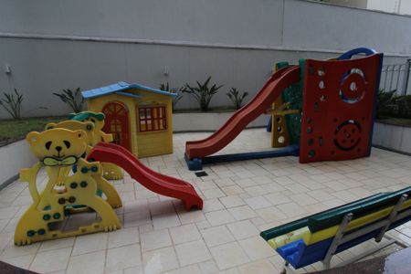 Apartamento para alugar com 200m², 4 quartos e 3 vagasÁrea comum - Playground