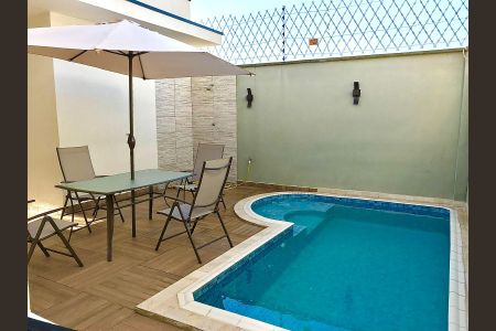 Casa de Condomínio para alugar com 3 quartos, 360m² em Piracangaguá, Taubaté