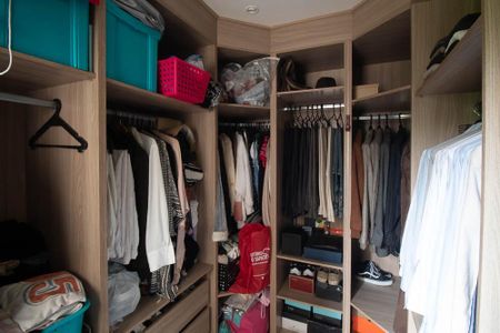 Casa de condomínio à venda com 229m², 3 quartos e 2 vagasCloset