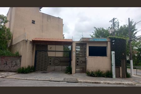 Casa de condomínio à venda com 229m², 3 quartos e 2 vagasFachada