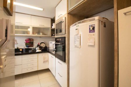 Casa de condomínio à venda com 229m², 3 quartos e 2 vagasCozinha - Armários