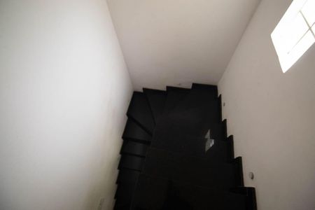 Casa de condomínio à venda com 229m², 3 quartos e 2 vagasEscada