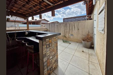 Casa de condomínio à venda com 229m², 3 quartos e 2 vagasChurrasqueira