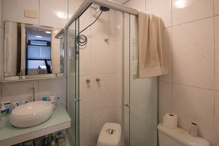 Casa de condomínio à venda com 229m², 3 quartos e 2 vagasBanheiro da Suíte