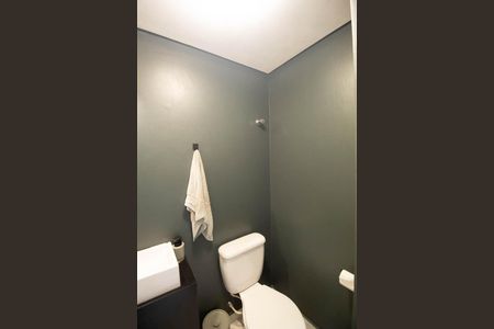 Casa de condomínio à venda com 229m², 3 quartos e 2 vagasLavabo