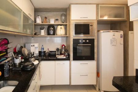 Casa de condomínio à venda com 229m², 3 quartos e 2 vagasCozinha - Armários