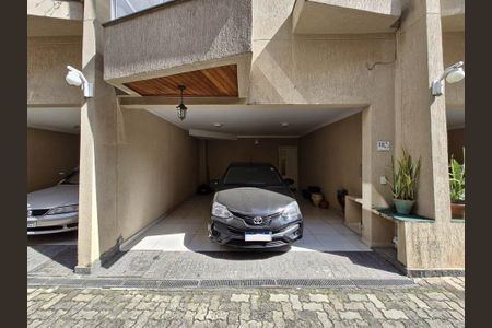 Casa de condomínio à venda com 229m², 3 quartos e 2 vagasGaragem