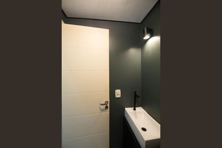 Casa de condomínio à venda com 229m², 3 quartos e 2 vagasLavabo