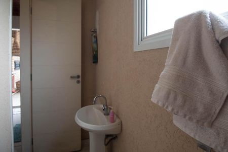 Casa de condomínio à venda com 229m², 3 quartos e 2 vagasLavabo