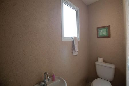 Casa de condomínio à venda com 229m², 3 quartos e 2 vagasLavabo