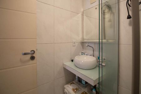 Casa de condomínio à venda com 229m², 3 quartos e 2 vagasBanheiro da Suíte