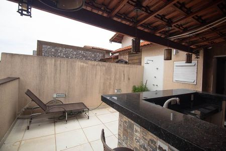 Casa de condomínio à venda com 229m², 3 quartos e 2 vagasChurrasqueira