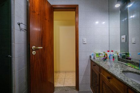 Apartamento à venda com 122m², 4 quartos e 2 vagas Apartamento à venda com 122m², 4 quartos e 2 vagasBanheiro Social