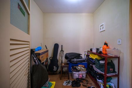 Apartamento à venda com 122m², 4 quartos e 2 vagas Apartamento à venda com 122m², 4 quartos e 2 vagasQuarto de Serviço