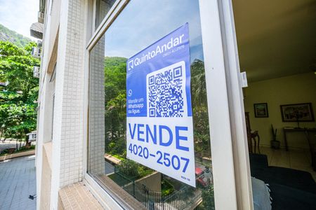 Apartamento à venda com 122m², 4 quartos e 2 vagas Apartamento à venda com 122m², 4 quartos e 2 vagasPlaca