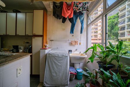 Apartamento à venda com 122m², 4 quartos e 2 vagas Apartamento à venda com 122m², 4 quartos e 2 vagasÁrea de Serviço