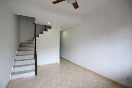 Sala de casa de condomínio à venda com 2 quartos, 57m² em Taquara, Rio de Janeiro