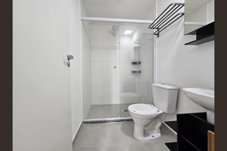 Banheiro de kitnet/studio para alugar com 1 quarto, 26m² em Jardim das Acacias, São Paulo