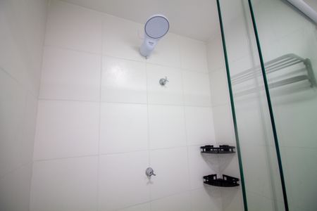 Banheiro de kitnet/studio para alugar com 1 quarto, 26m² em Jardim das Acacias, São Paulo