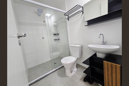 Banheiro de kitnet/studio para alugar com 1 quarto, 26m² em Jardim das Acacias, São Paulo