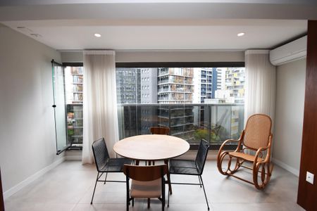 Apartamento para alugar com 68m², 1 quarto e 1 vagasala de jantar