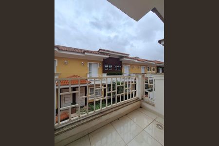 Casa de condomínio à venda com 250m², 3 quartos e 3 vagasSacada Quarto 1