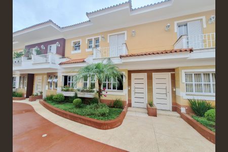 Casa de condomínio à venda com 250m², 3 quartos e 3 vagasFachada interna
