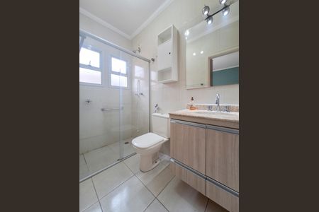 Casa de condomínio à venda com 250m², 3 quartos e 3 vagasBanheiro Quarto 1