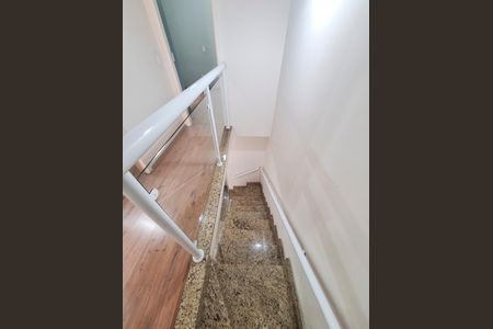 Casa de condomínio à venda com 250m², 3 quartos e 3 vagasEscadas