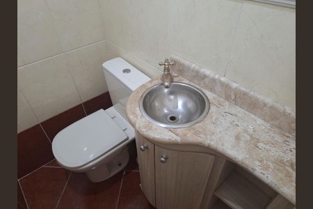 Casa de condomínio à venda com 250m², 3 quartos e 3 vagasLavabo