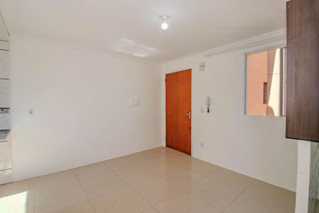 Sala de apartamento para alugar com 2 quartos, 38m² em Mário Quintana, Porto Alegre