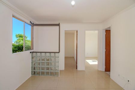Sala de apartamento para alugar com 2 quartos, 38m² em Mário Quintana, Porto Alegre