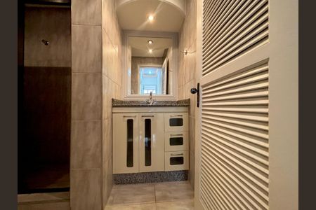 Apartamento à venda com 150m², 3 quartos e 1 vaga Apartamento à venda com 150m², 3 quartos e 1 vagaBanheiro social