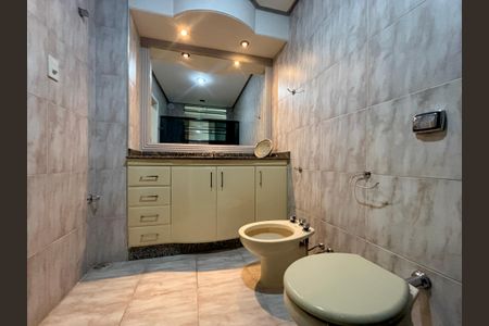 Apartamento à venda com 150m², 3 quartos e 1 vaga Apartamento à venda com 150m², 3 quartos e 1 vagaSuíte - banheiro