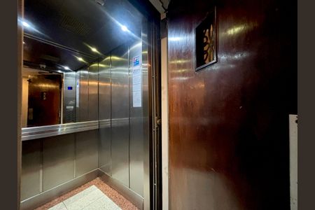 Apartamento à venda com 150m², 3 quartos e 1 vaga Apartamento à venda com 150m², 3 quartos e 1 vagaElevador