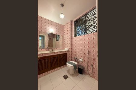 Apartamento para alugar com 80m², 2 quartos e sem vaga Apartamento para alugar com 80m², 2 quartos e sem vagaBanheiro social