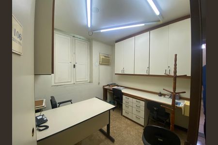 Casa à venda com 8 quartos, 328m² em São Domingos, Niterói