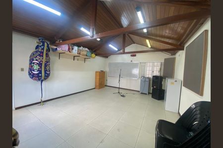 Casa à venda com 8 quartos, 328m² em São Domingos, Niterói