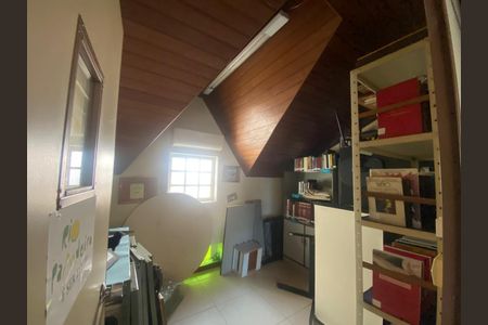 Casa à venda com 8 quartos, 328m² em São Domingos, Niterói