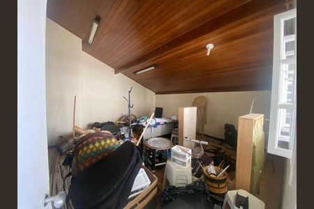 Casa à venda com 8 quartos, 328m² em São Domingos, Niterói